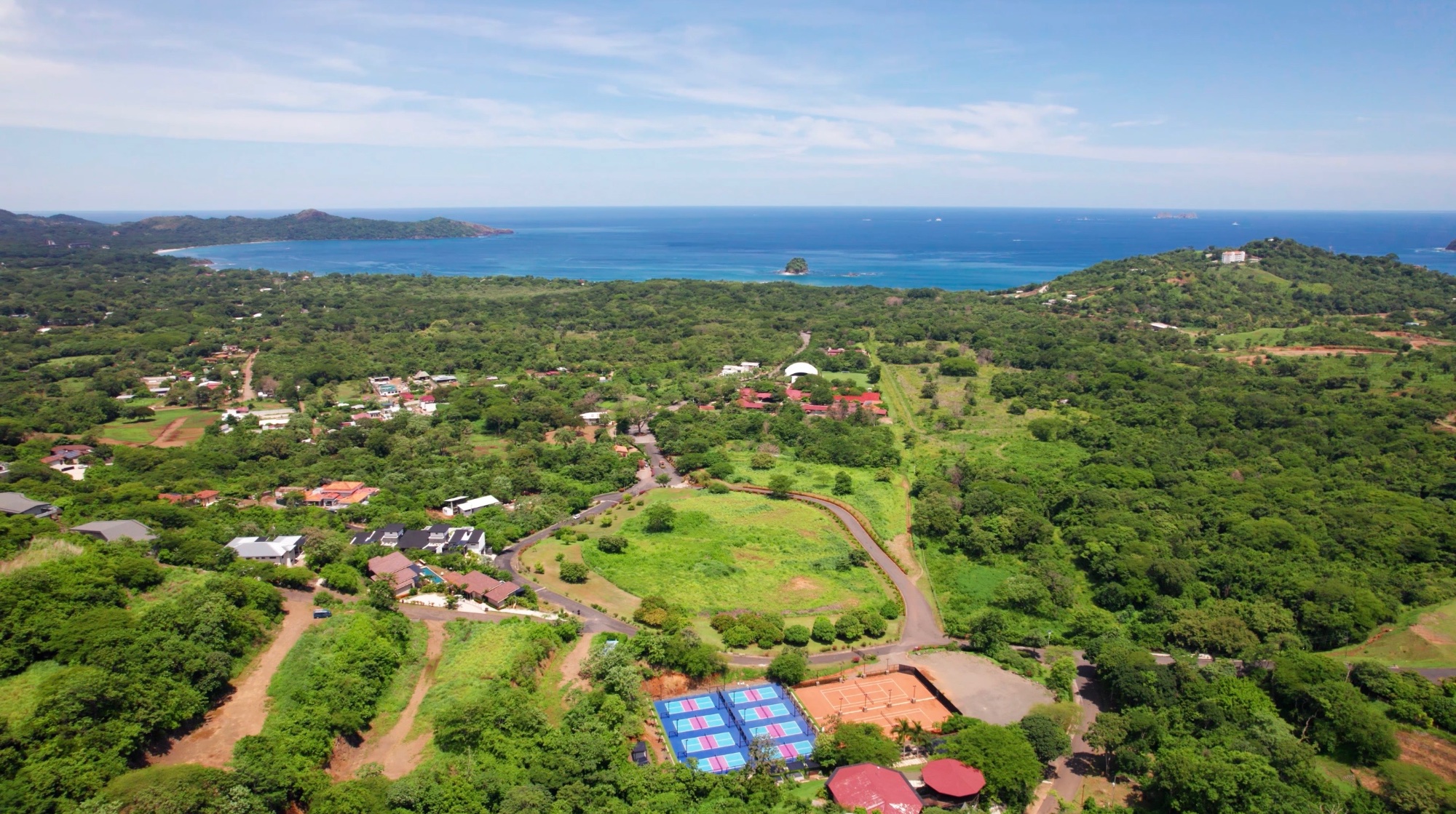 Courts with Pacific Ocean view